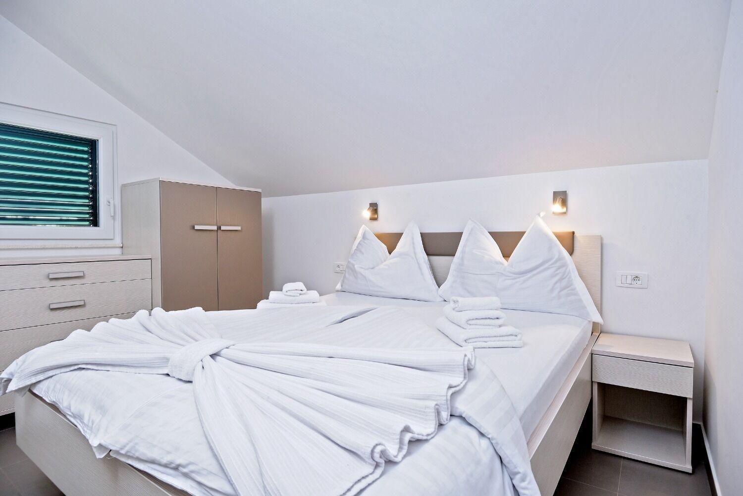 Apartments Bisernica-With Pool Ražanj 외부 사진