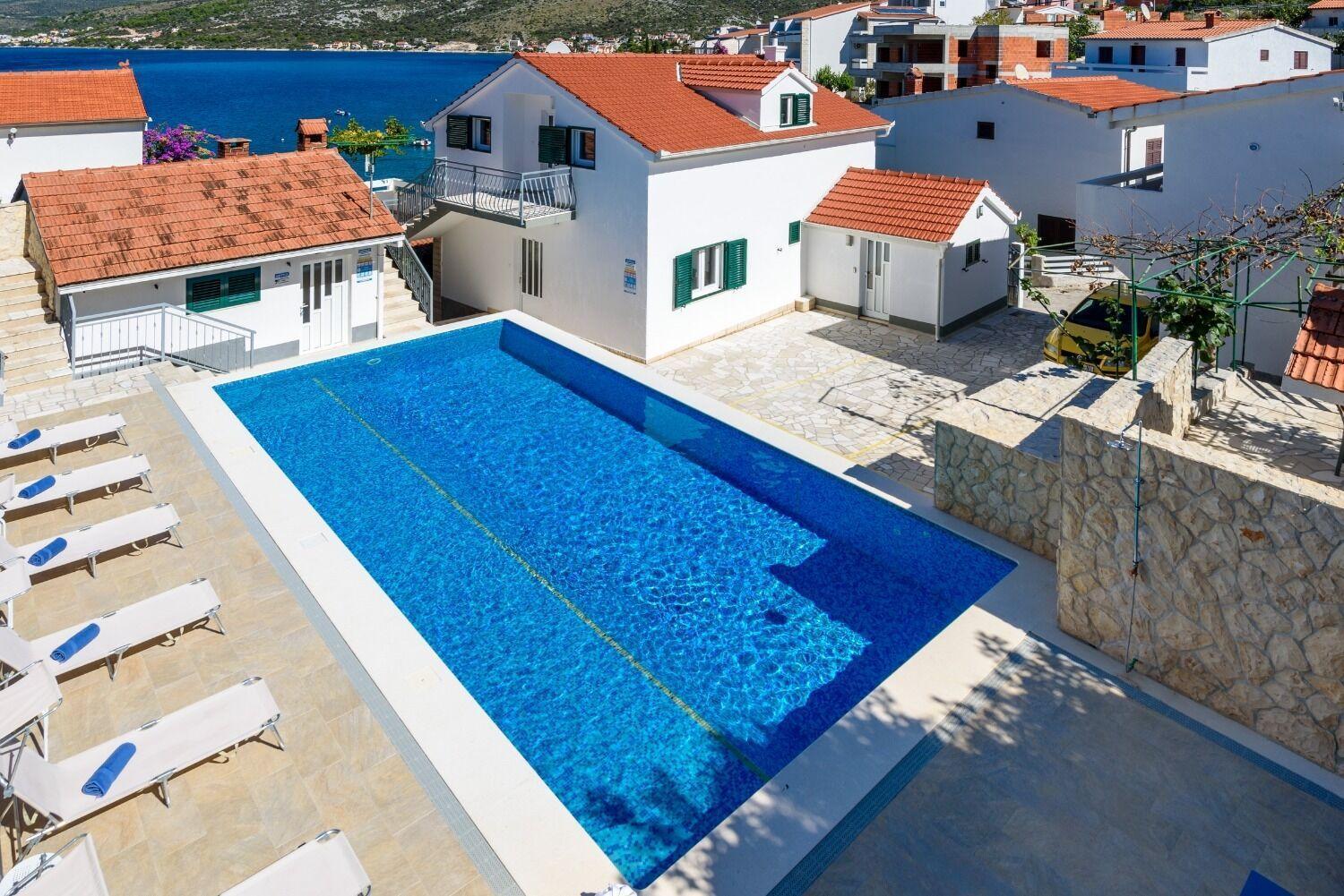 Apartments Bisernica-With Pool Ražanj 외부 사진