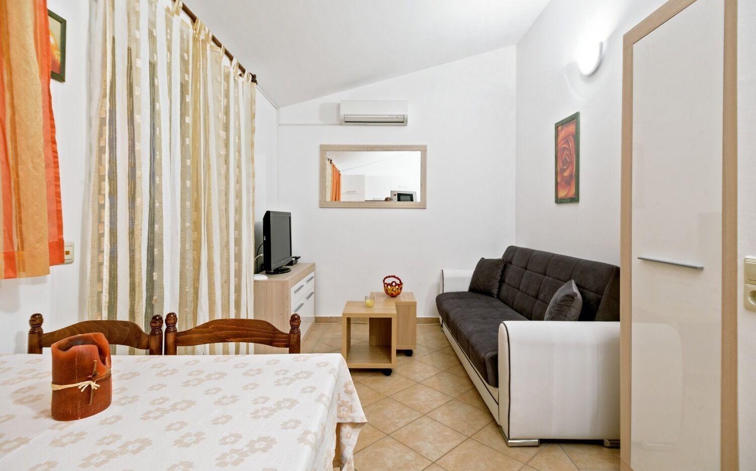 Apartments Bisernica-With Pool Ražanj 외부 사진