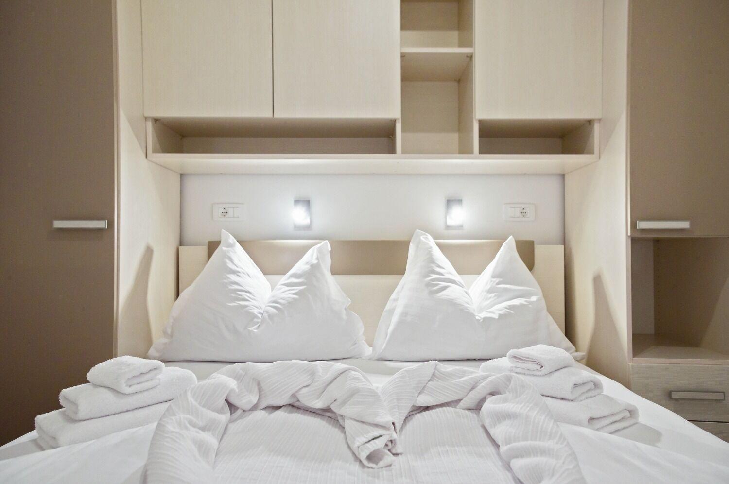 Apartments Bisernica-With Pool Ražanj 외부 사진