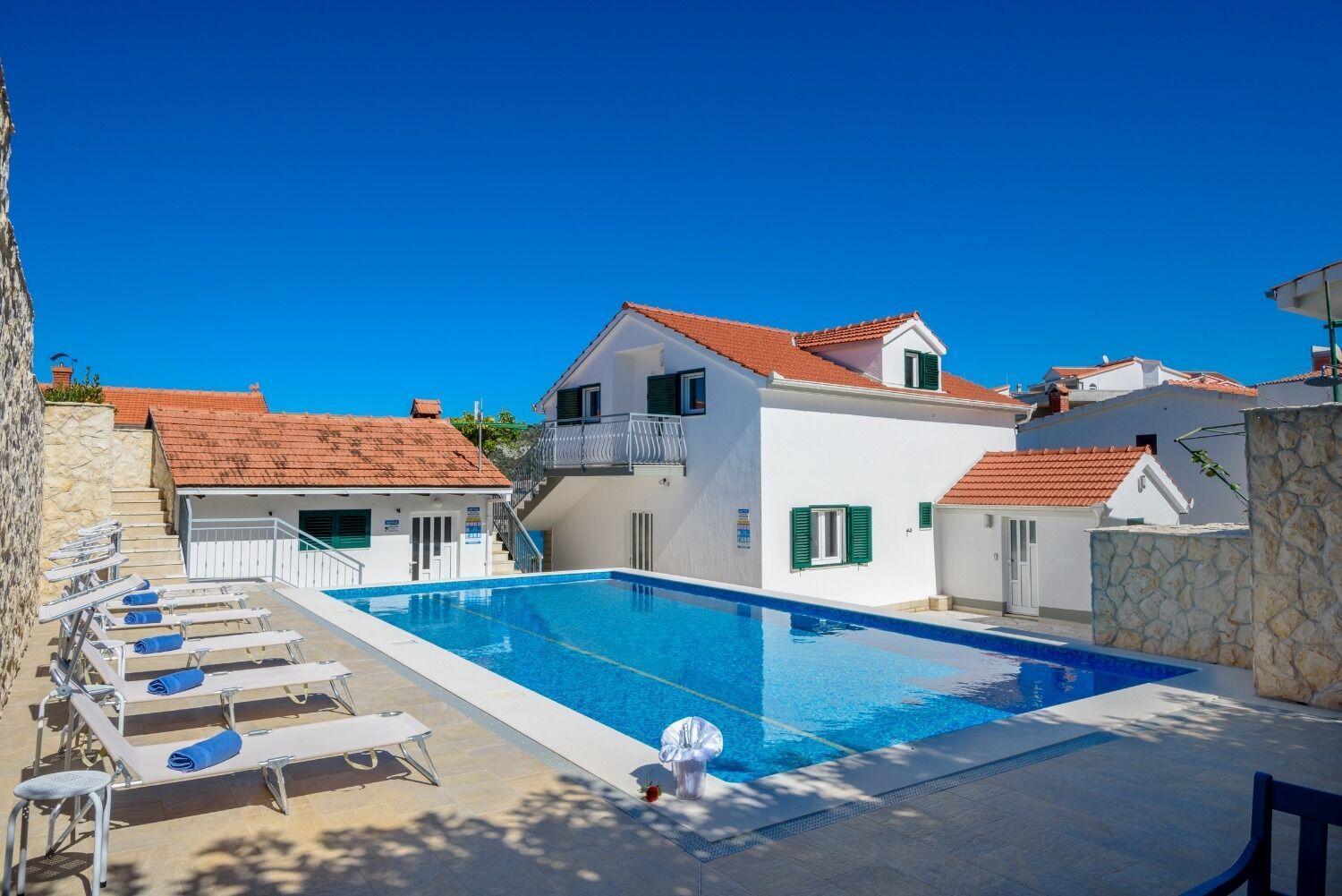 Apartments Bisernica-With Pool Ražanj 외부 사진