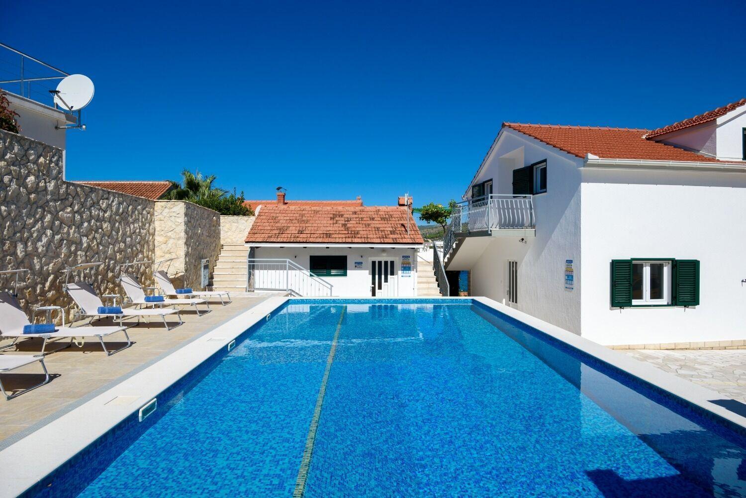 Apartments Bisernica-With Pool Ražanj 외부 사진